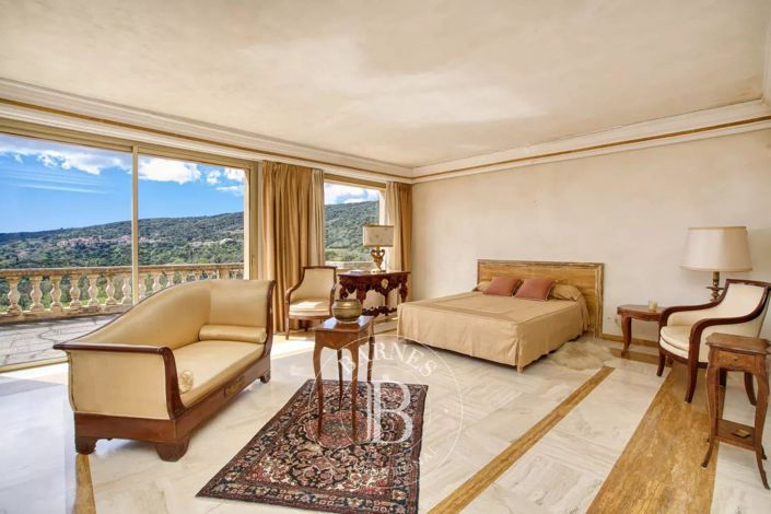 Image No.6-8 Bed House for sale