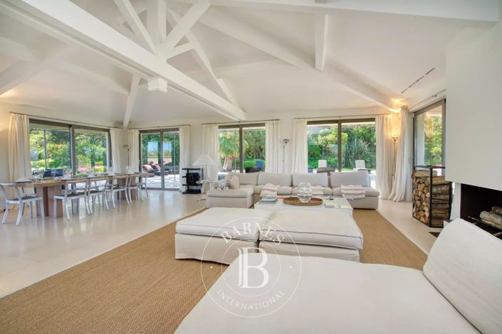 Image No.7-6 Bed House for sale