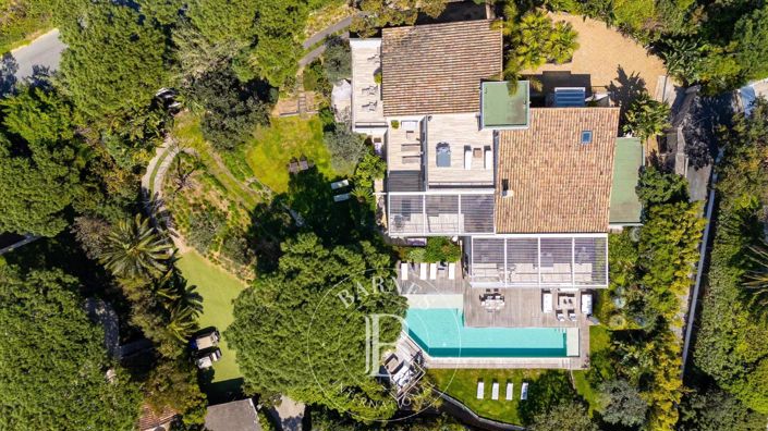 Image No.2-8 Bed House for sale