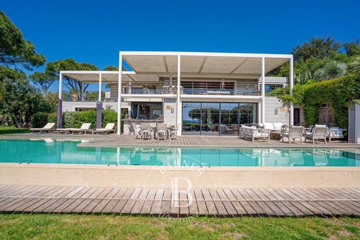 Image No.3-8 Bed House for sale