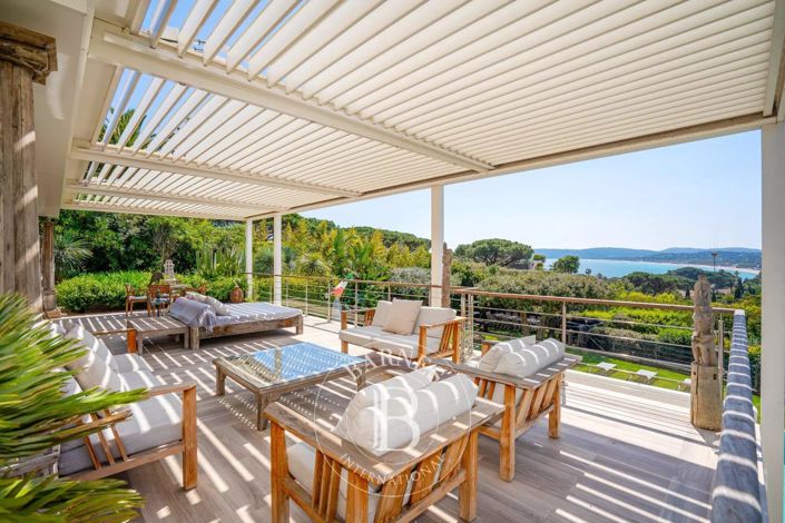 Image No.4-8 Bed House for sale