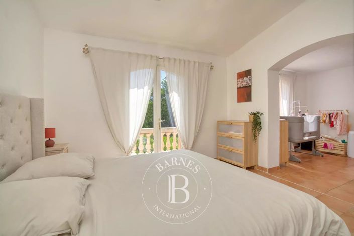 Image No.12-5 Bed House for sale