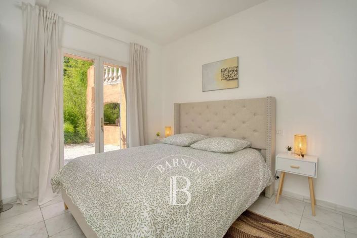 Image No.7-5 Bed House for sale