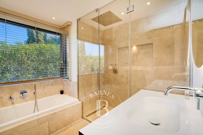 Image No.12-4 Bed House for sale