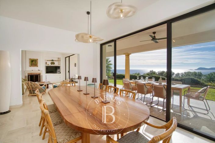 Image No.7-7 Bed House for sale