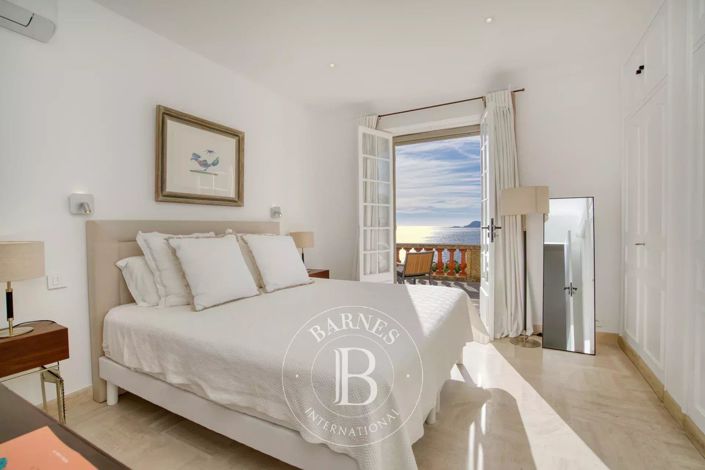 Image No.8-7 Bed House for sale