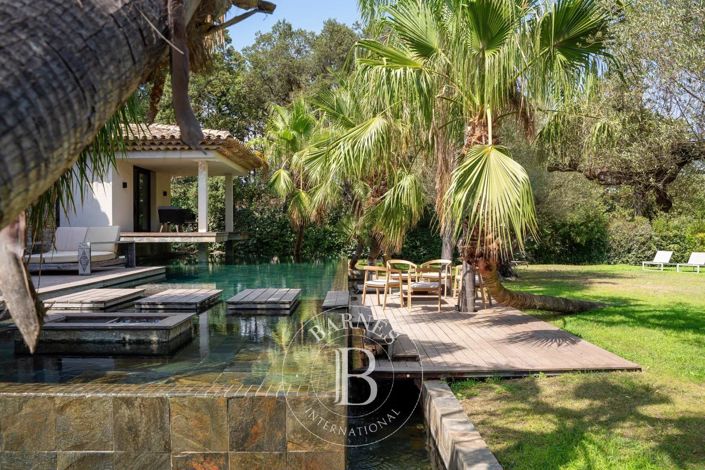 Image No.4-8 Bed House for sale