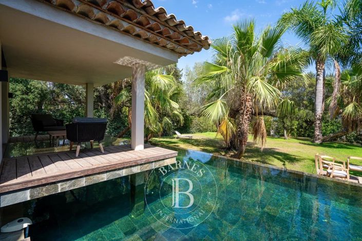 Image No.5-8 Bed House for sale