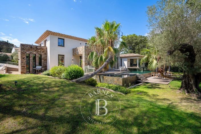 Image No.7-8 Bed House for sale