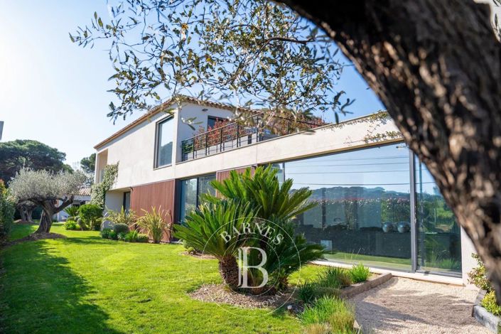 Image No.1-7 Bed House for sale