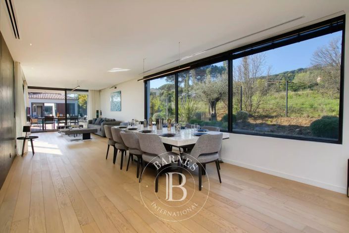 Image No.5-7 Bed House for sale