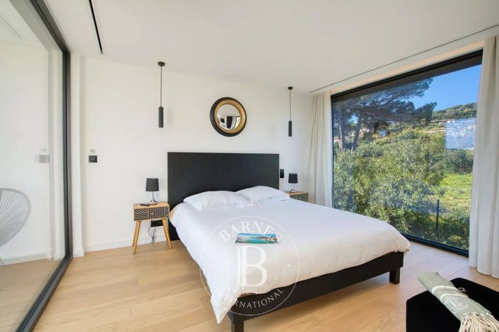 Image No.6-7 Bed House for sale