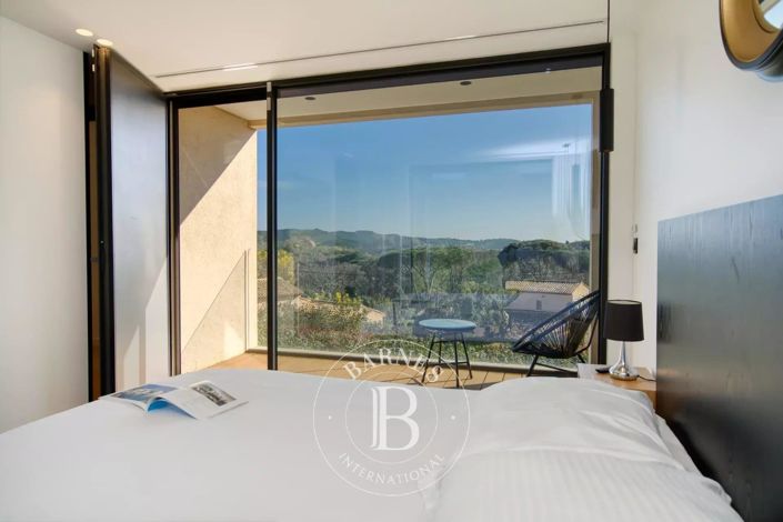 Image No.7-7 Bed House for sale