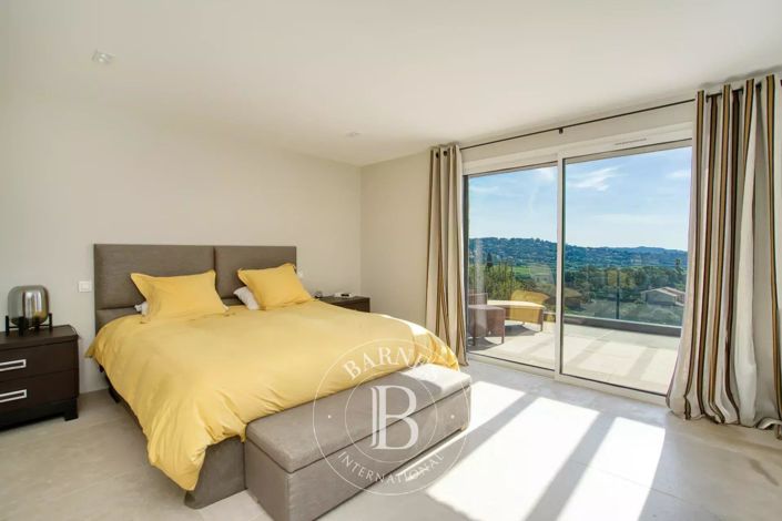 Image No.8-4 Bed House for sale