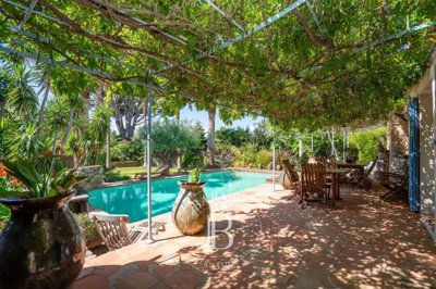 5 Bed House for sale