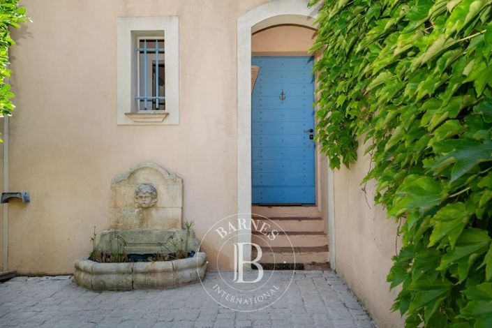 Image No.10-5 Bed House for sale