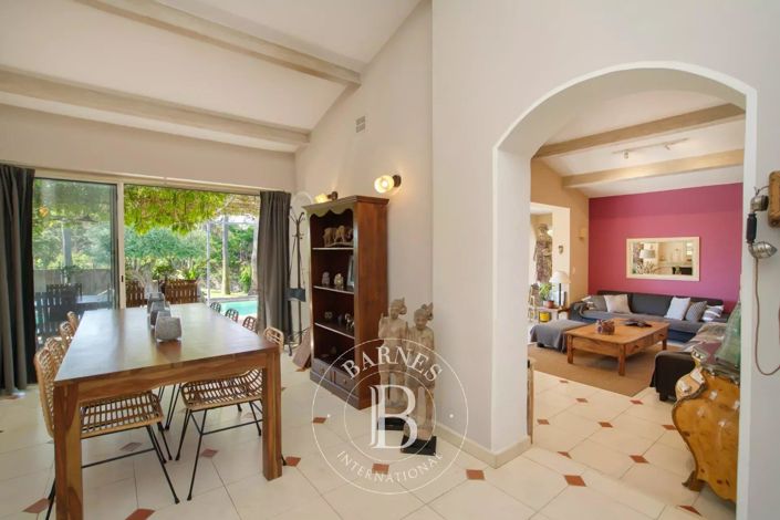 Image No.11-5 Bed House for sale