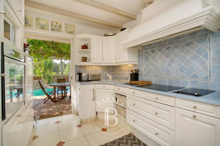 Image No.12-5 Bed House for sale