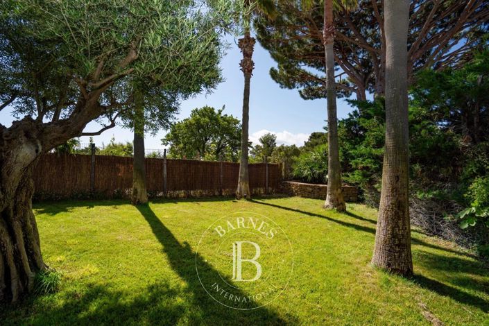 Image No.8-5 Bed House for sale