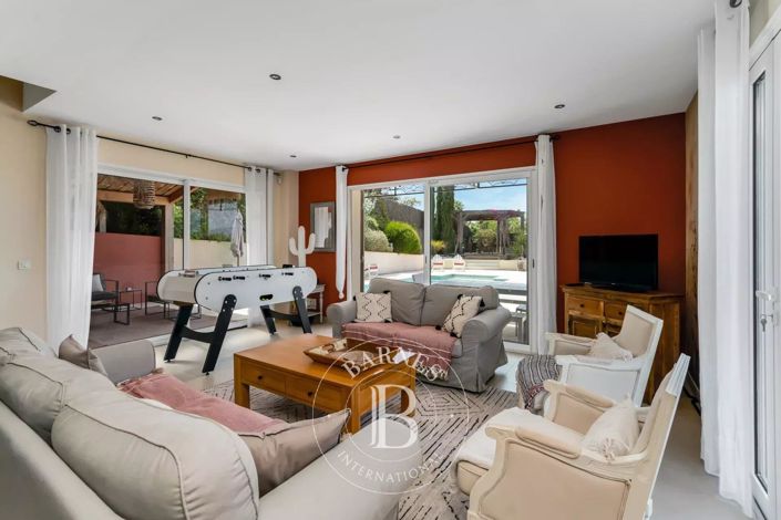 Image No.12-5 Bed House for sale