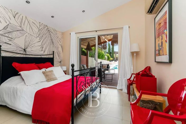 Image No.17-5 Bed House for sale