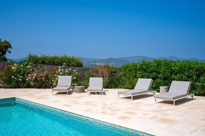 Image No.2-5 Bed House for sale