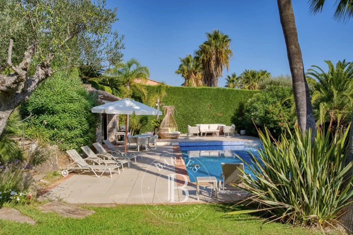 Image No.10-5 Bed House for sale