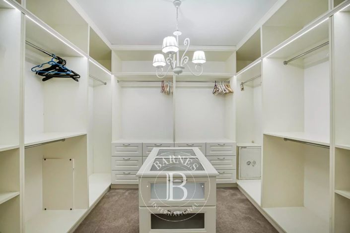 Image No.17-5 Bed House for sale