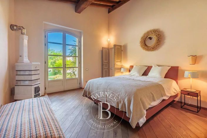 Image No.11-6 Bed House for sale