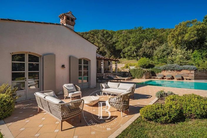 Image No.4-6 Bed House for sale