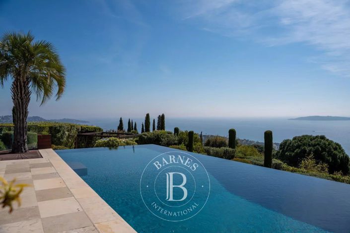 Image No.4-5 Bed House for sale