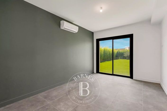 Image No.11-4 Bed House for sale