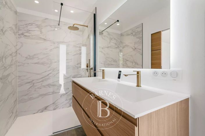 Image No.12-4 Bed House for sale