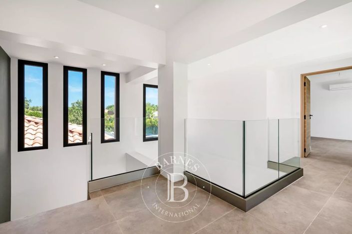 Image No.13-4 Bed House for sale