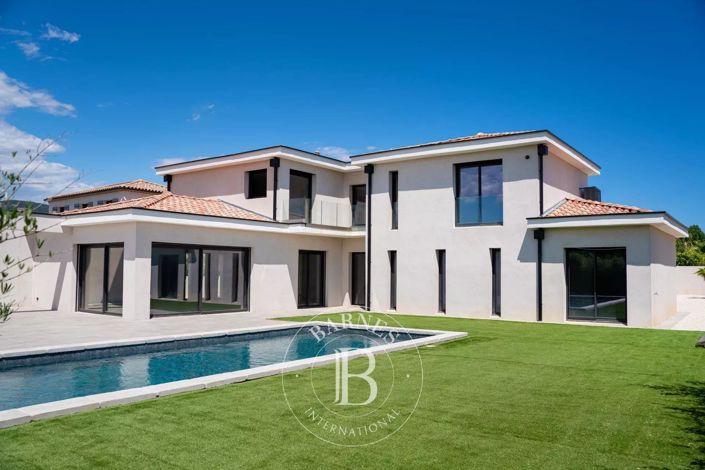 Image No.2-4 Bed House for sale