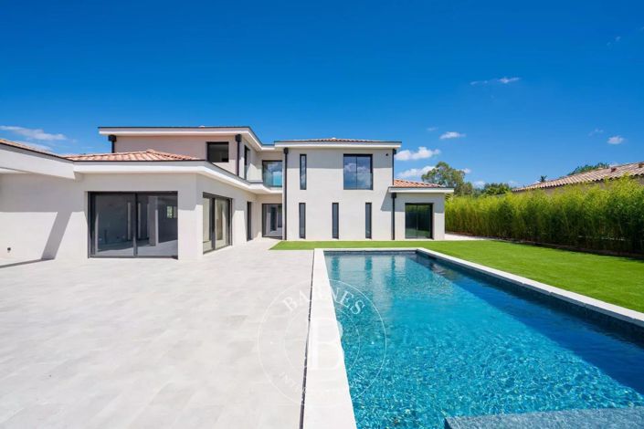 Image No.3-4 Bed House for sale