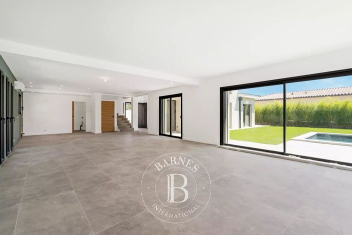 Image No.7-4 Bed House for sale