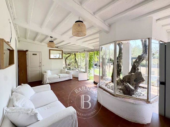 Image No.3-6 Bed House for sale