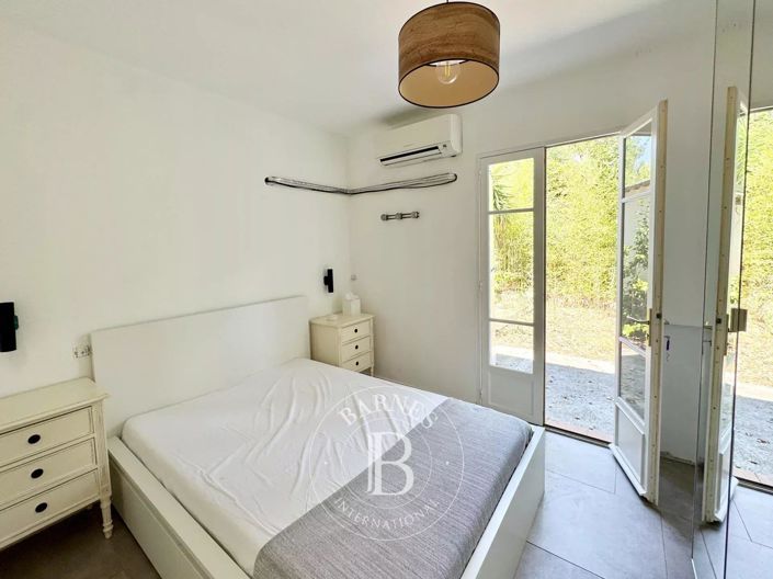 Image No.5-6 Bed House for sale