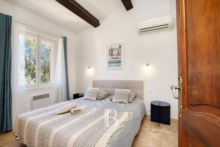 Image No.10-6 Bed House for sale