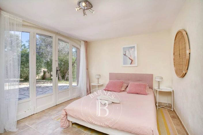 Image No.11-6 Bed House for sale