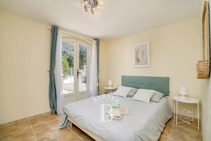 Image No.12-6 Bed House for sale