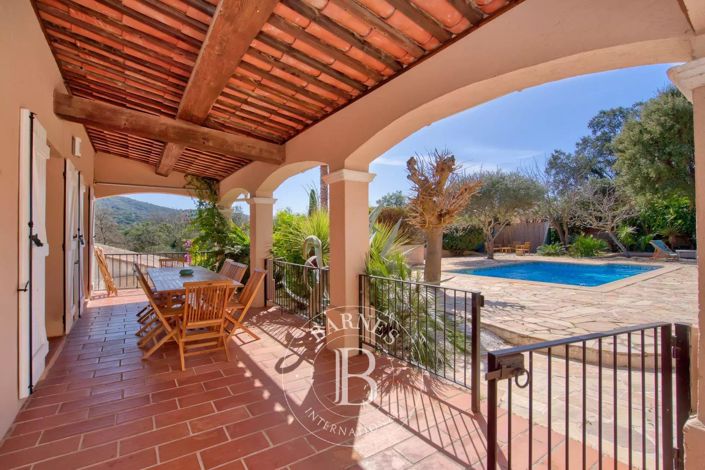 Image No.4-6 Bed House for sale