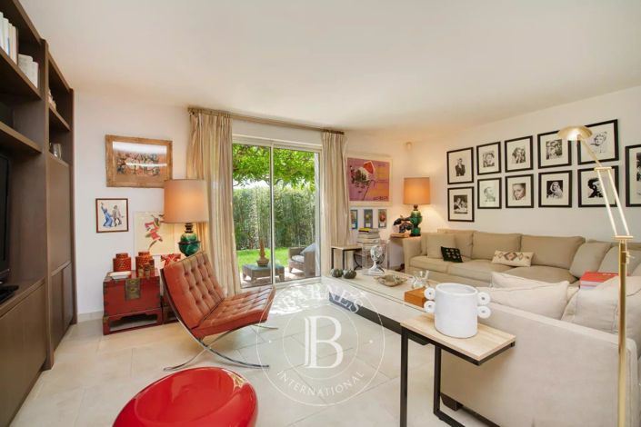 Image No.10-5 Bed House for sale