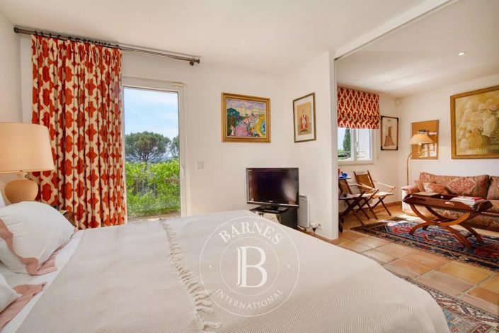 Image No.12-5 Bed House for sale