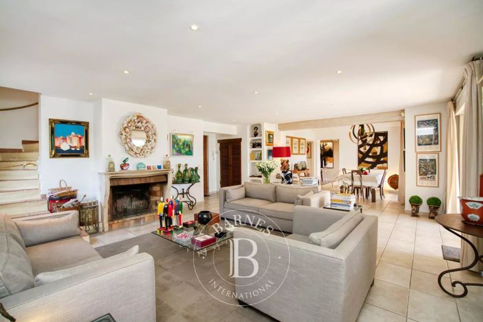 Image No.7-5 Bed House for sale