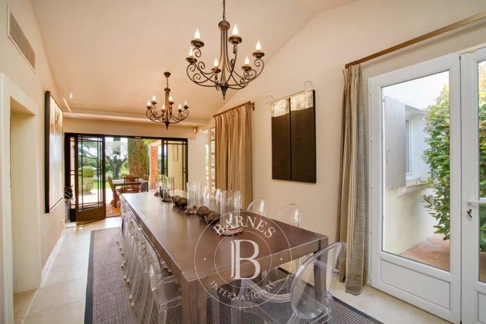 Image No.8-5 Bed House for sale