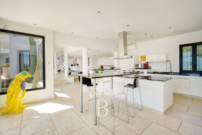 Image No.16-4 Bed House for sale