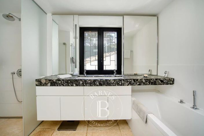 Image No.19-4 Bed House for sale