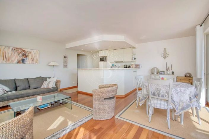 Image No.8-3 Bed Apartment for sale